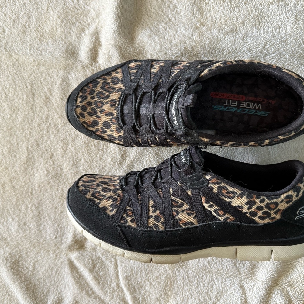 Skechers Women's Black and Tan Leopard Sneakers